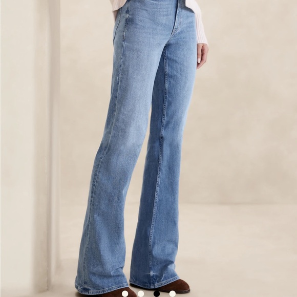 Banana republic flare jeans size 28, inseam 32 - Picture 3 of 9
